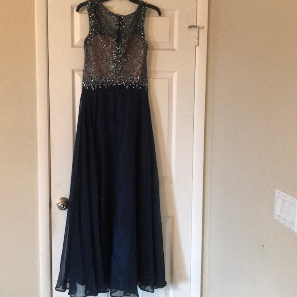 Dress - Picture 5 of 5